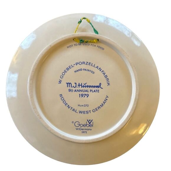 1979 Vintage M.J. Hummel Annual Collectors Plate “Singing Lesson” - Picture 2 of 4